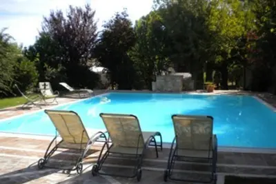 Image de Bel appartement dans une maison de vacances avec piscine, Tv, patio, animaux admis et parking
