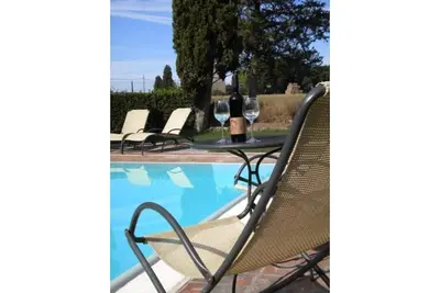 Image de Joli appartement dans une maison de vacances avec piscine, Tv, patio, animaux admis et parking