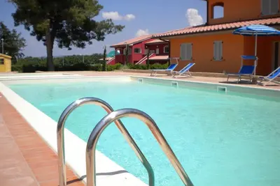 Image de Confortable appartement avec piscine, Wifi, climatisation, Tv, balcon, animaux admis et parking