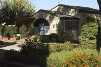 Image de Joli appartement dans une maison de vacances avec piscine, Tv, patio, animaux admis et parking
