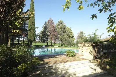 Image de Joli appartement dans une maison de vacances avec piscine, Tv, patio, animaux admis et parking