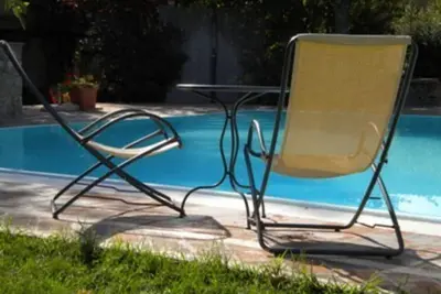 Image de Joli appartement dans une maison de vacances avec piscine, Tv, patio, animaux admis et parking