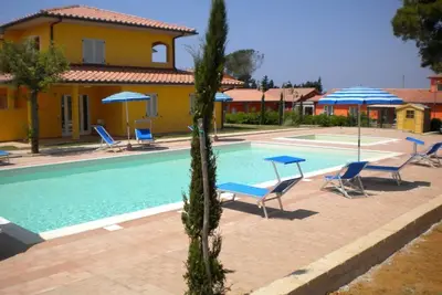 Image de Bel appartement avec climatisation, Wifi, piscine, Tv, patio, animaux admis et parking