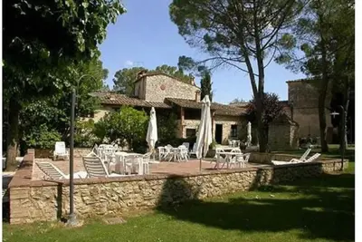 Agréable appartement dans une maison de vacances avec piscine, Tv, patio, animaux admis et parking