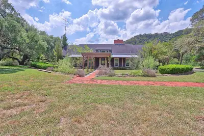 Image de Détente vous attend. Les espaces ouverts partout! La rivière Blanco vous accueille.