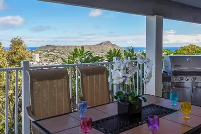 Image de This townhouse is a 4 bedroom(s), 3 bathrooms, located in Honolulu, Hi.