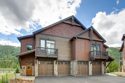 Image de New 3Bdr Luxury Home / 10 personnes avec cheminée et vue sur la montagne