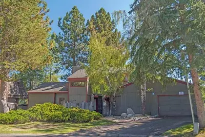 Image de Décor de designer à un prix abordable - Tahoe Keys Waterfront avec quai de bateau et bain à remous - 2130m ~