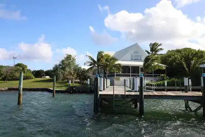 Image de Hope Town Harborfront Accueil avec vue sur le phare