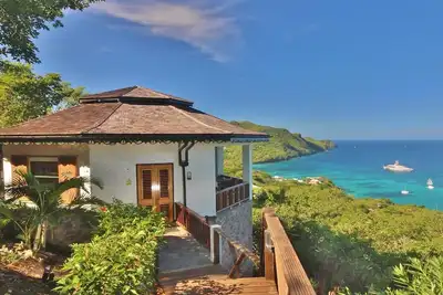Image de 5 * Island Hibiscus Cottage * Breathtaking vues- Incroyable Infinity Pool-Incroyable