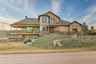 Image de Expansive Black Hills Forest Home w / Deck & Grill!