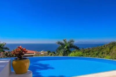 Image de Vues panoramiques sur l'océan, piscine chauffée et personnel complet inclus! ! (20 personnes)
