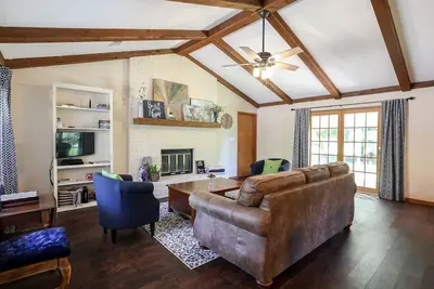 Image de Anderson 603 | Récemment rénové | Grande cour arrière