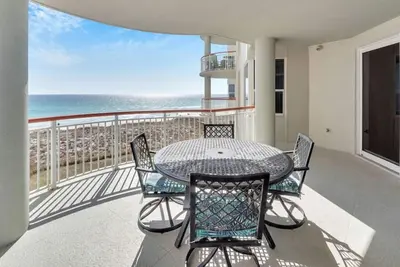 Image de Rouler les marées au Beach Colony East Resort ** 15% de rabais sur la semaine de location hebdomadaire pour les vacances de printemps, du 16 au 30 mars **