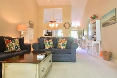 Image de Upper Level, Updated Kitchen, 2 ACs, 3 Ceiling Fans, 3 TVs - Ea0485