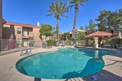 Image de Scottsdale Condo - Étapes de la piscine de style Resort!
