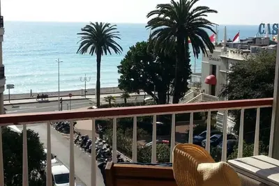 Image de Appartement 3 chambres, vue sur la plage / l'eau dans le centre-ville de Menton à côté du casino