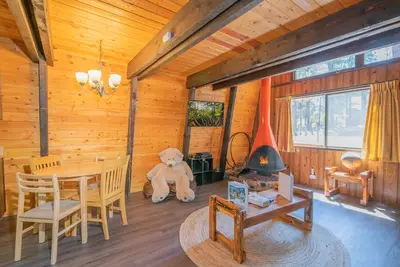 Image de Fanciful Winters 'Lake: 2 Br / 1 Ba maison à Big Bear Lake, 6 personnes