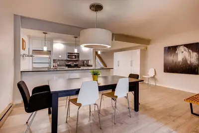 Image de * Grand * 3br / 2ba Condo ~ Sts. Johns ~ Sur la ligne de bus ~ Les enfants skient gratuitement!