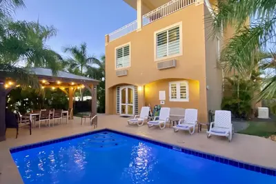 Image de Meilleur emplacement! Home Steps to Beach & Restaurants! Piscine privée, WiFi, vue sur l'océan