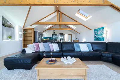 Image de Tara - Maison d'architecte contemporaine de cinq chambres conçue pour 12 personnes avec parking pour deux personnes
