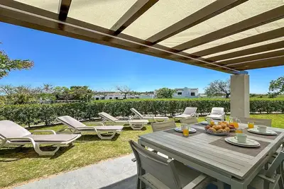 Appartement de luxe de 3 chambres, vue sur la piscine et le jardin, Clube Albufeira près de la vieille ville