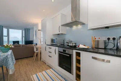Image de SeaCrest 1 - Appartement contemporain en duplex avec vue sur la plage de Porthmeor - 6 couchages - Parking