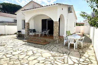 Image de Maison confortable avec air conditionné, barbecue, près de la plage