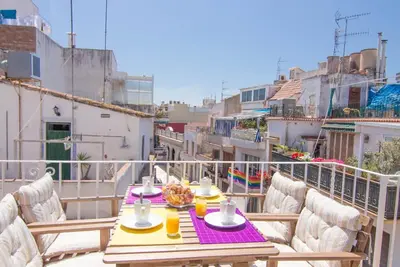 Image de Un penthouse avec terrasse, Ac et Wifi Ă Sitges.