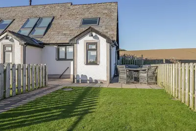 Image de Daisy Cottage, romantique, avec bain à remous dans Aldingham, Réf 926824
