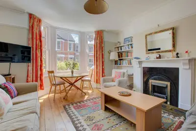 Image de 54 Stradbroke Road - Cinq Chambres Maison, Couchages 9