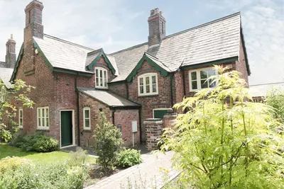 Image de Juste un chalet, Newlands Farm, Golden Valley