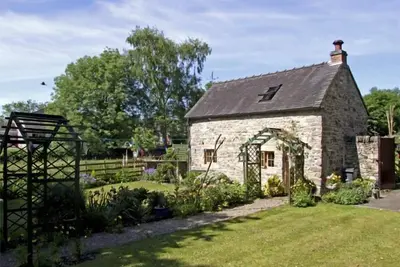 Image de ÉGLISE Grange, caractère gîte Fenny Bentley, Ref 4149