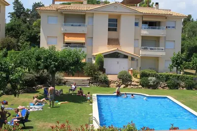 Image de Excellent appartement rez de chaussée avec piscine et parking