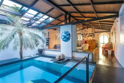 Image de Jardin botanique, appartement exclusif avec piscine dans le salon, situé dans le Trastevere, au. . .
