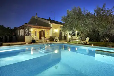 Image de Maison de vacances privée avec climatisation, bain à remous, piscine privée, Wifi, Tv, parking