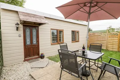 Image de Wisteria Chalet, avec un jardin dans Watchfield, Réf 20499