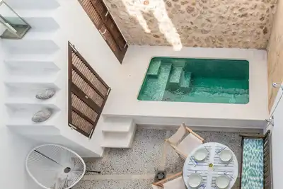 Image de Maison de ville sur les rochers avec piscine