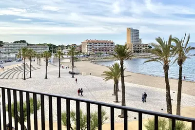Image de Appartement 1ère ligne de plage Riells, vue sur la terrasse, ascenseur, wifi