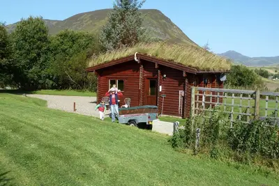 Image de Log Cabin avec spa pour 2 | Dans le parc national de Cairngorm | accepte les chiens