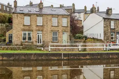 Image de Canalside Cottage, Farnhill