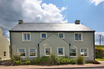 Image de Doolin Village L05 - un deux étages qui peut accueillir 6 personnes dans 3 chambres