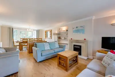 Image de 7 Sanctuary - Cinq Chambres Maison, Couchages 12