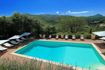 Image de Maison de campagne pittoresque avec balcon + patio / sièges 4/5 dans village privé