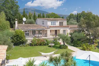 Image de Belle villa avec vue dégagée près de Valbonne