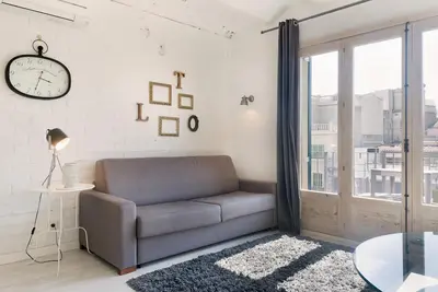 Image de 989 Plaza Catalunya Apartment w/Balcony