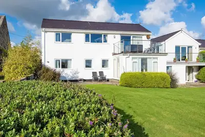 Image de 5 Ynys Fawr - Trois Chambres Maison, Couchages 7