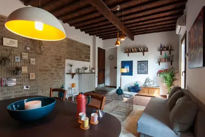 Image de Appartement avec balcon, idéal pour les couples et les familles