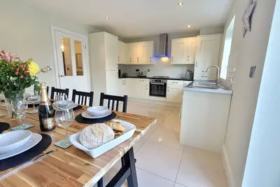 Image de Maison neuve - 6/7/8/9 avec parking et jardin - 10 minutes de marche dans York