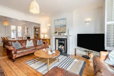 Image de Tall Cottage - Six Chambres Maison, Couchages 10